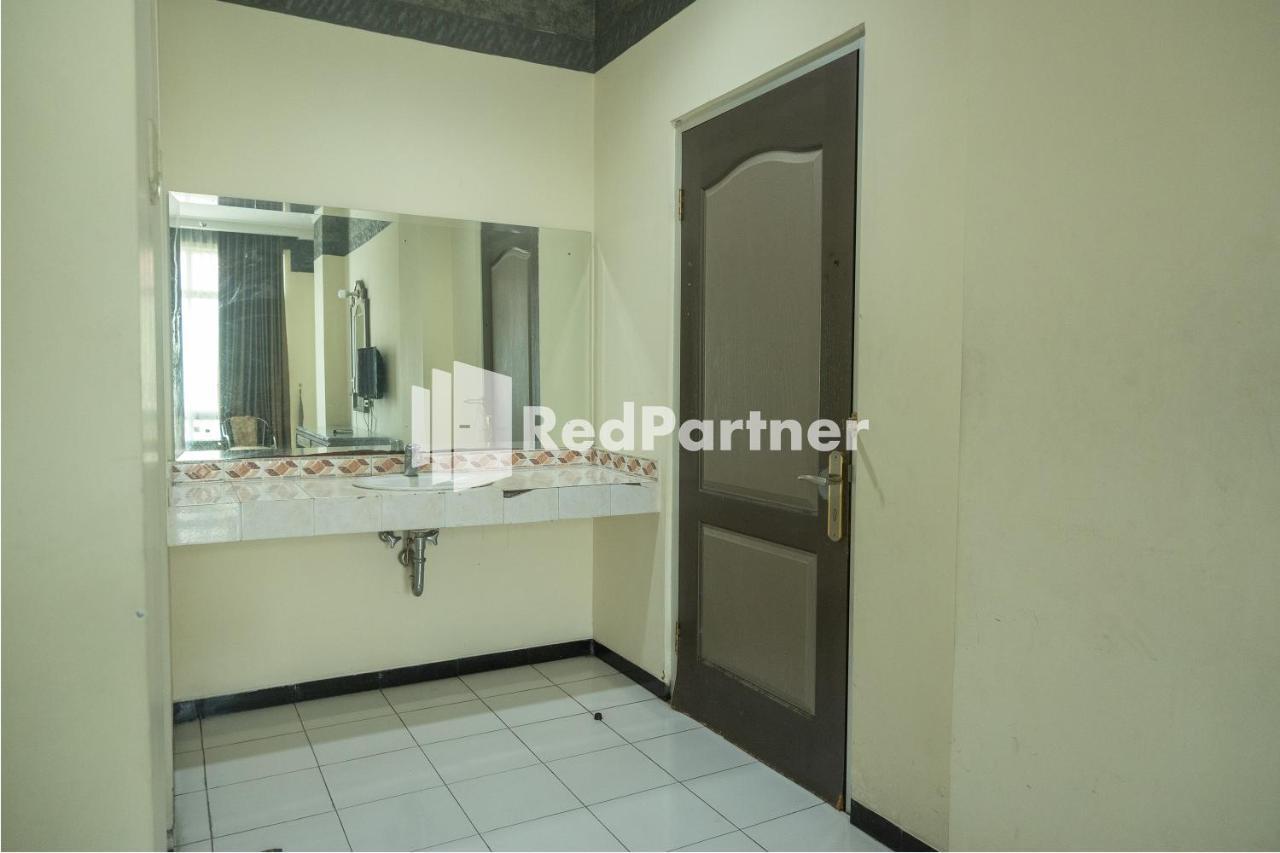 Akur Hotel Malioboro RedPartner Yogyakarta Exterior foto