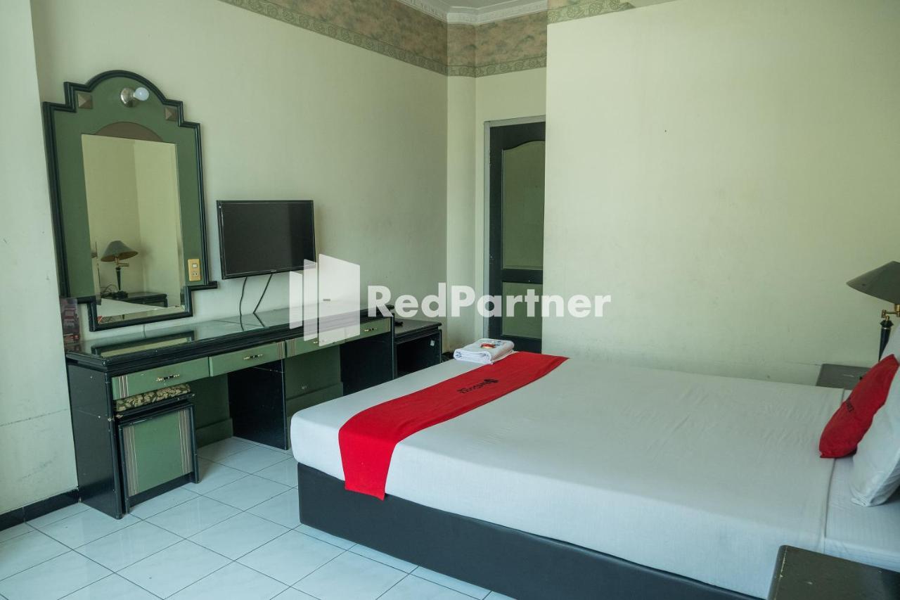 Akur Hotel Malioboro RedPartner Yogyakarta Exterior foto